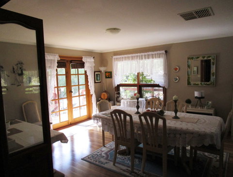 Southern Vales Bed And Breakfast - Accommodation Redcliffe 2