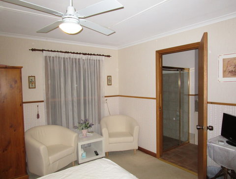Southern Vales Bed And Breakfast - Accommodation Redcliffe 3
