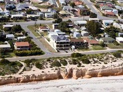 The Lighthouse Accommodation - Accommodation Redcliffe 2