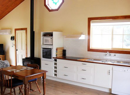 The Old Oak Bed And Breakfast - The Shearing Quarters - Accommodation Redcliffe 0