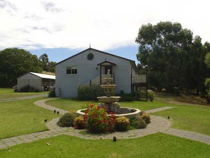 The Old Oak Bed And Breakfast - The Shearing Quarters - Accommodation Redcliffe 3