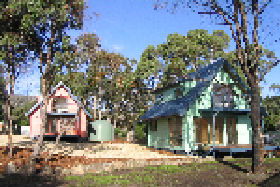 Four Seasons Holiday Cottages - Accommodation Redcliffe 0