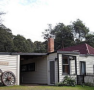 Glenbrook House and Cottage - Accommodation Redcliffe