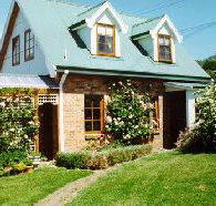 Conmel Cottage - Accommodation Redcliffe