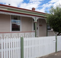 Newdegate House - Accommodation Redcliffe