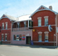 Mackey's Royal Hotel - Accommodation Redcliffe