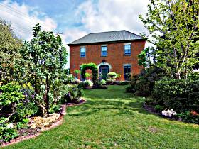 Mrs Currie's House B&B - Accommodation Redcliffe 0