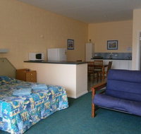 Penguin Holiday Apartments - Accommodation Redcliffe