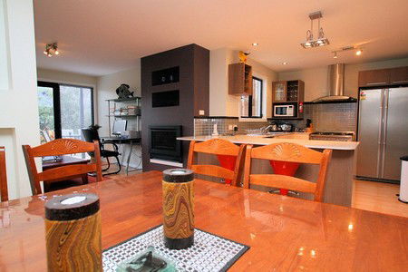 Oakley Place Townhouse - Tasmanian Short Stays - Accommodation Redcliffe 1