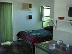 Gee Dees Family Cabins - Accommodation Redcliffe 3
