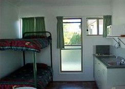 Gee Dees Family Cabins - Accommodation Redcliffe 5