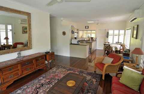 Cairns Holiday Homes Wilks House - Accommodation Redcliffe 1
