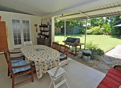 Cairns Holiday Homes Wilks House - Accommodation Redcliffe 2