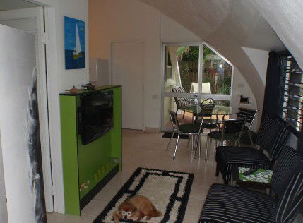 Floriana Villas - Accommodation Redcliffe 1