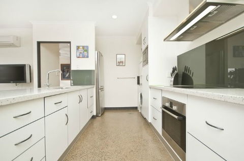 Floriana Villas - Accommodation Redcliffe 6