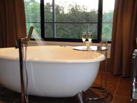 Melawondi Spring Retreat - Accommodation Redcliffe 0