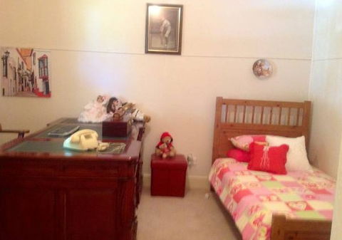 Newington House - Accommodation Redcliffe 3