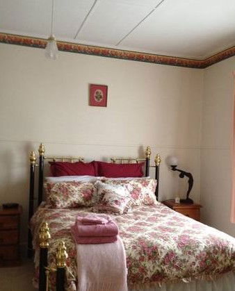 Newington House - Accommodation Redcliffe 4