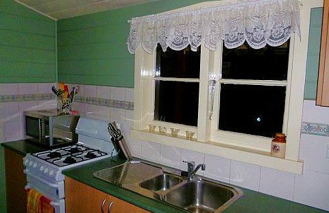 Ripon Cottage - Accommodation Redcliffe 1