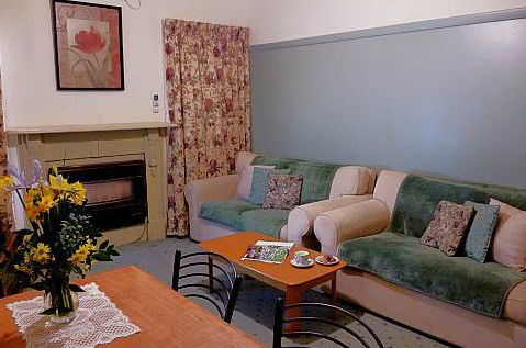 Ripon Cottage - Accommodation Redcliffe 2