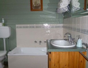 Ripon Cottage - Accommodation Redcliffe 5