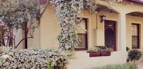 Old England Accommodation - Accommodation Redcliffe 5
