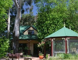 Ballarat Cottages - Accommodation Redcliffe 2