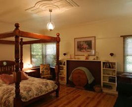 Ballarat Cottages - Accommodation Redcliffe 4