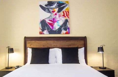 Crescent Motel - Accommodation Redcliffe 1