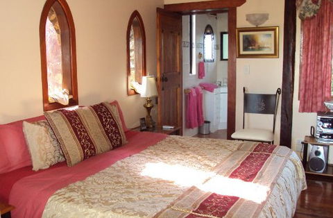 Castle On The Hill Bed And Breakfast - Accommodation Redcliffe 4