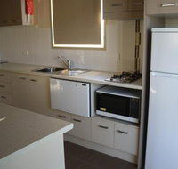 Bowlo Holiday Cabins - Accommodation Redcliffe