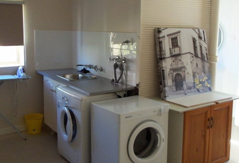 Apartment 2 On Oxide - Accommodation Redcliffe 3