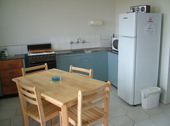 Heathers Holiday Units - Accommodation Redcliffe 3