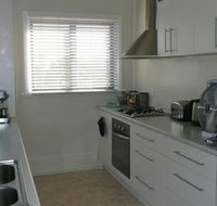 Hill Crest House - Accommodation Redcliffe