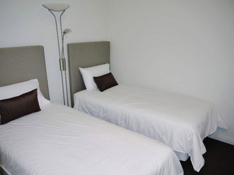 Silver Earth Accommodation - Accommodation Redcliffe 1