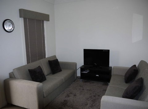 Silver Earth Accommodation - Accommodation Redcliffe 2