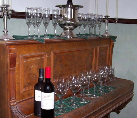 Duke Of Cornwall Inn - Accommodation Redcliffe 2