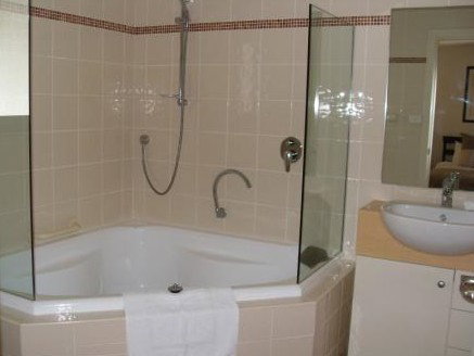 Snowbound Chalets - Accommodation Redcliffe 1