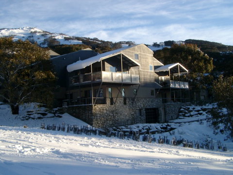 Snowbound Chalets - Accommodation Redcliffe 5