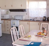 Azalea Cottage - Accommodation Redcliffe