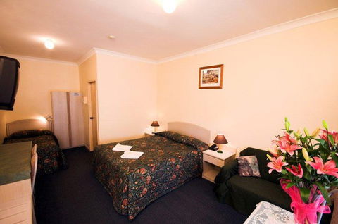 Midlands Motel - Accommodation Redcliffe 0