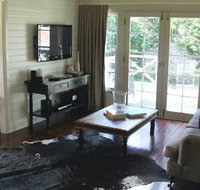 Book Barn Cottage - Accommodation Redcliffe