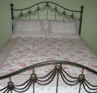 Camelot Retreat - Accommodation Redcliffe