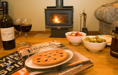 Bingle Tree Retreat - Accommodation Redcliffe 0