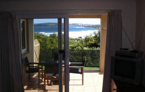 A Beach House Near Manly - Accommodation Redcliffe 2