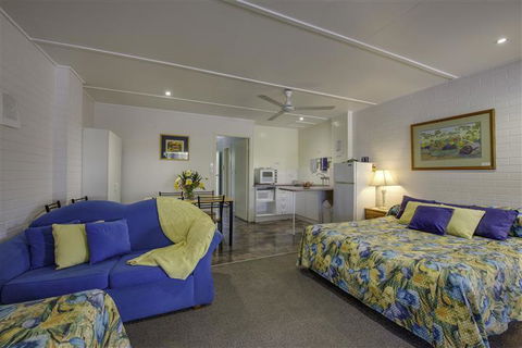 Hi-Way Units Motel - Accommodation Redcliffe 0