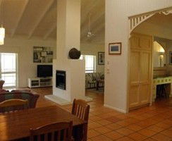 Moore Park Beach - Serenity Beach House - Accommodation Redcliffe 1