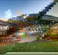 James Farmhouse and Rose Cottage - Accommodation Redcliffe