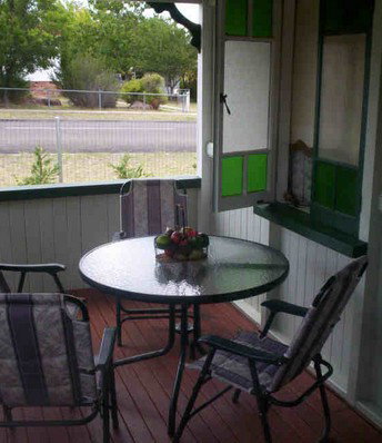 Dillons Cottage - Accommodation Redcliffe 1