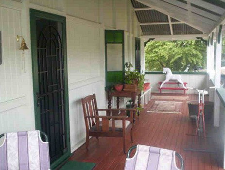 Dillons Cottage - Accommodation Redcliffe 2